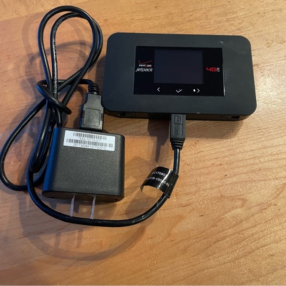 Verizon jetpack 4G LTE. Netgear with cord - Picture 3 of 4